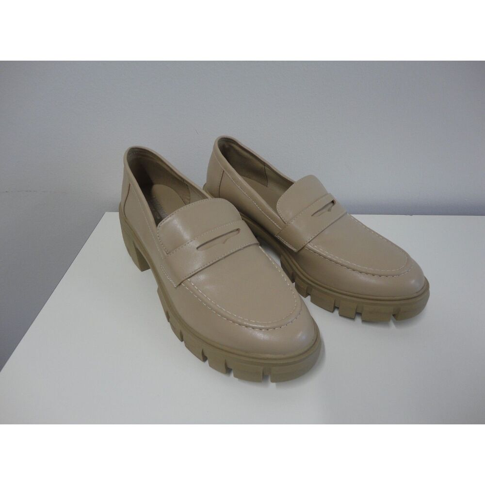 CUSHIONAIRE Nude Beige Lug Sole Platform Penny Loafers Womens Size 9.5
